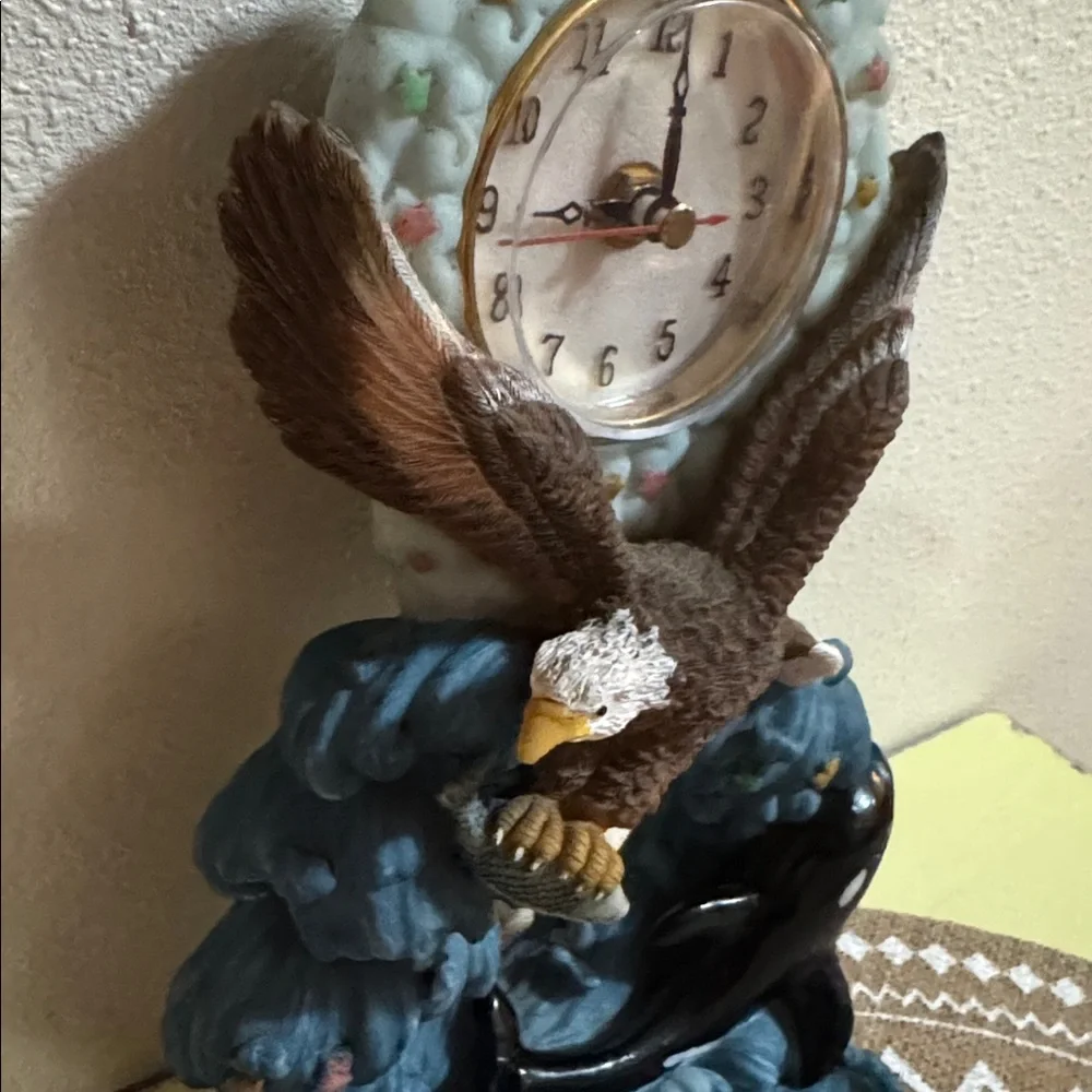 Majestic Resin Eagle and Whale Desk or shelf Clock